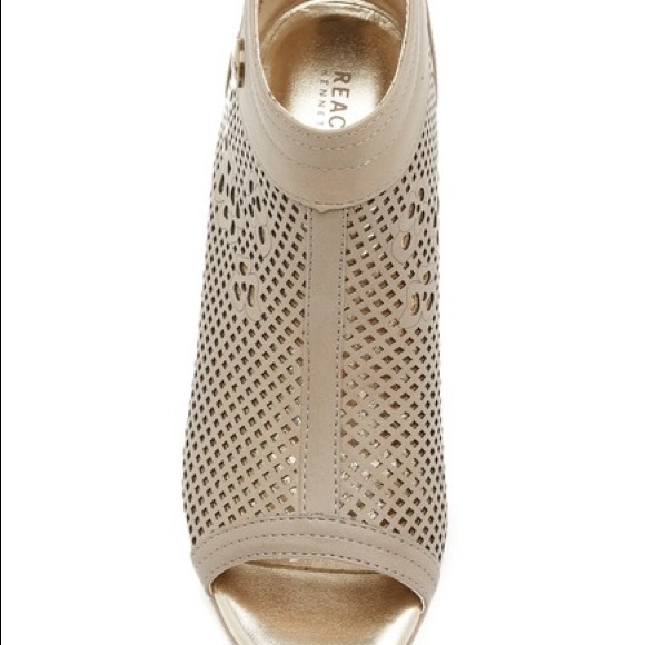 ☀️2/$25☀️ Kenneth Cole Girls Sandals - Picture 3 of 4